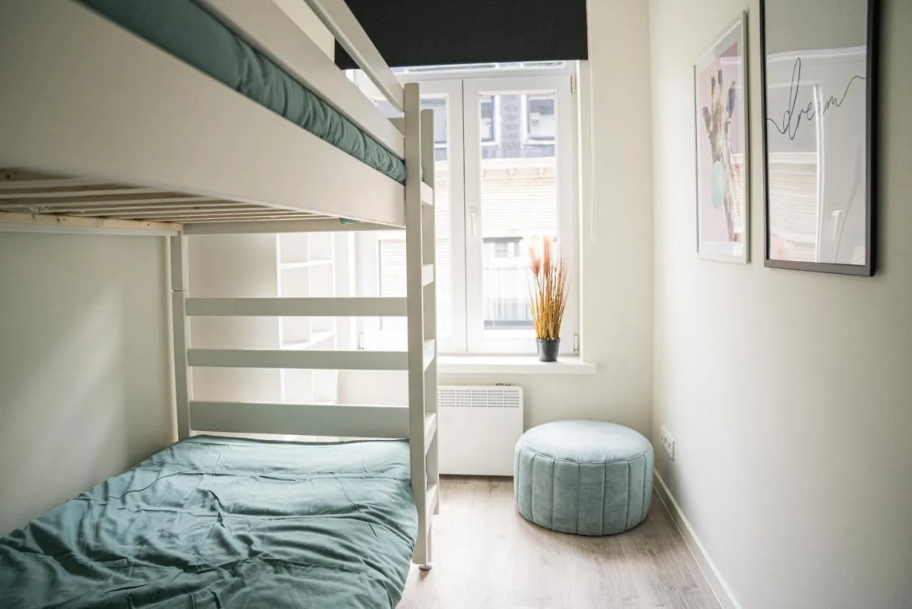 ETAGE 2 - appartement in centrum, 300m van zee mét parking Ostende